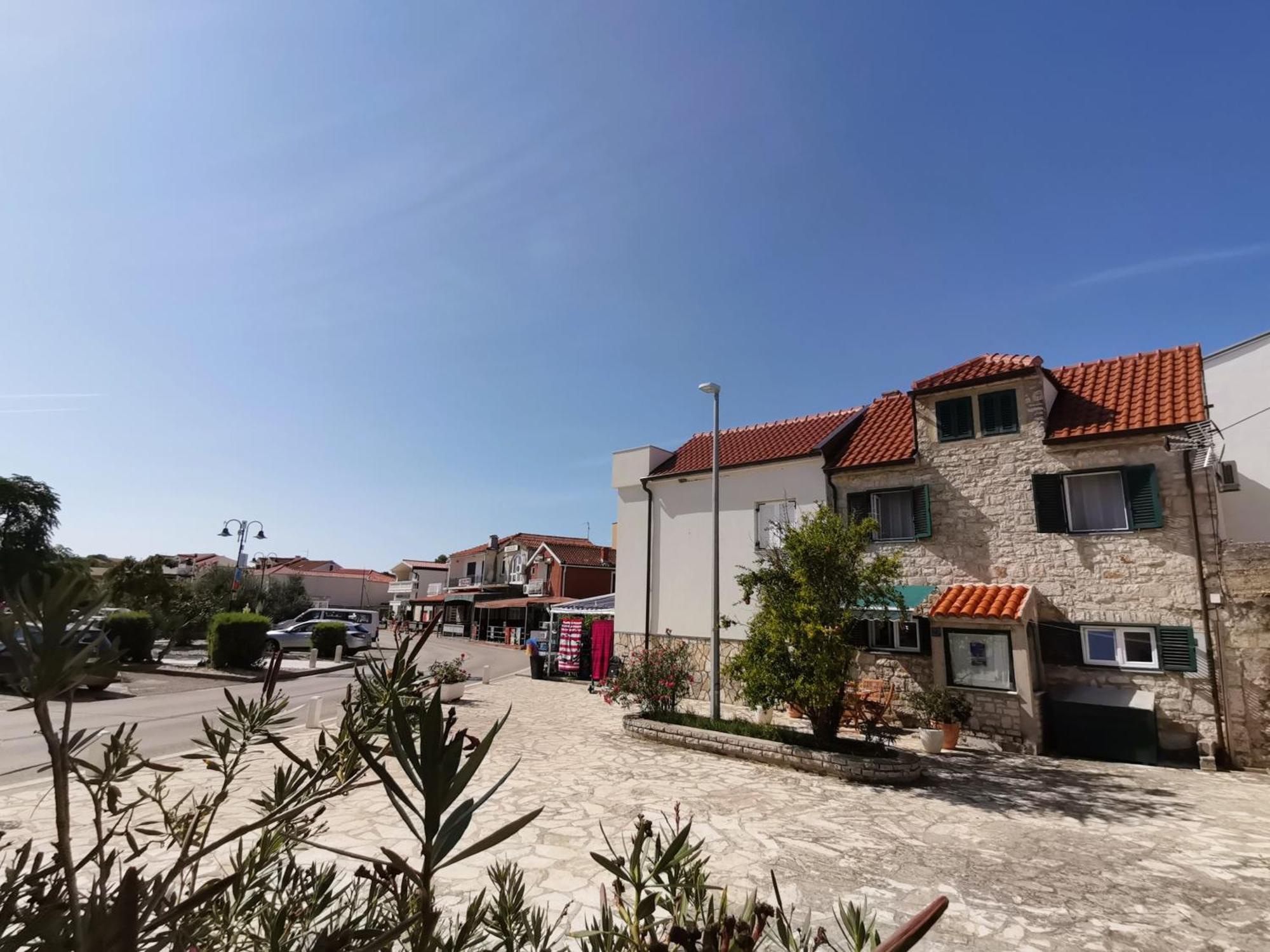 Charming Traditional Townhouse - Holiday Home Kata Езера Экстерьер фото