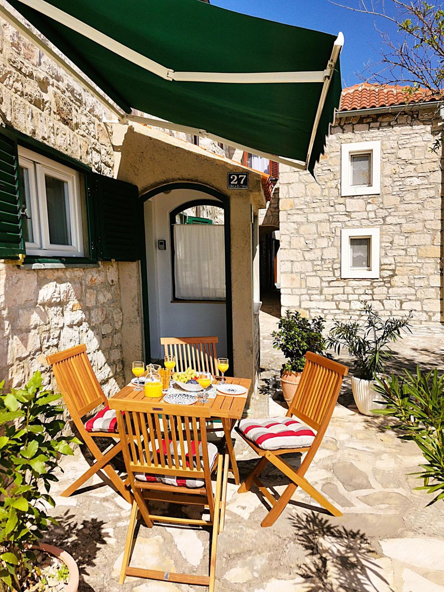 Charming Traditional Townhouse - Holiday Home Kata Езера Экстерьер фото
